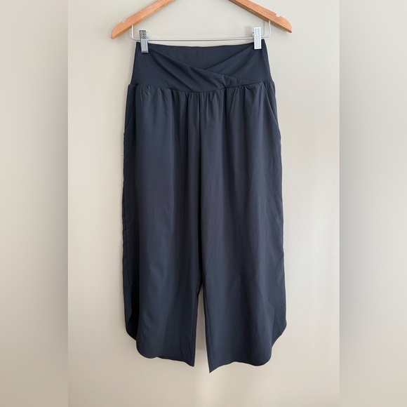 HALARA Black Cropped Pants with an Asymmetrical Bottom and Crisscross Front - Picture 11 of 17